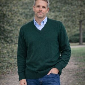 Emerald Style - V-neck 100% Lambswool Men's Sweater - Dark Green